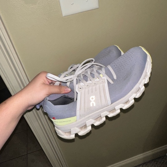 On Cloud Running Shoes - Picture 1 of 3